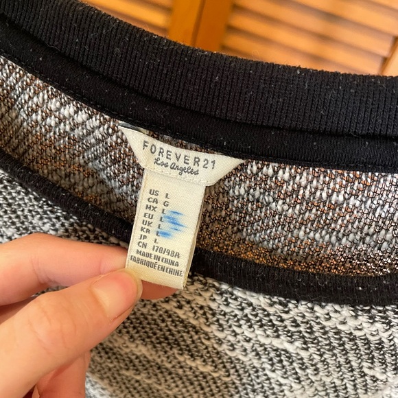 Patterned Crewneck - Picture 3 of 8